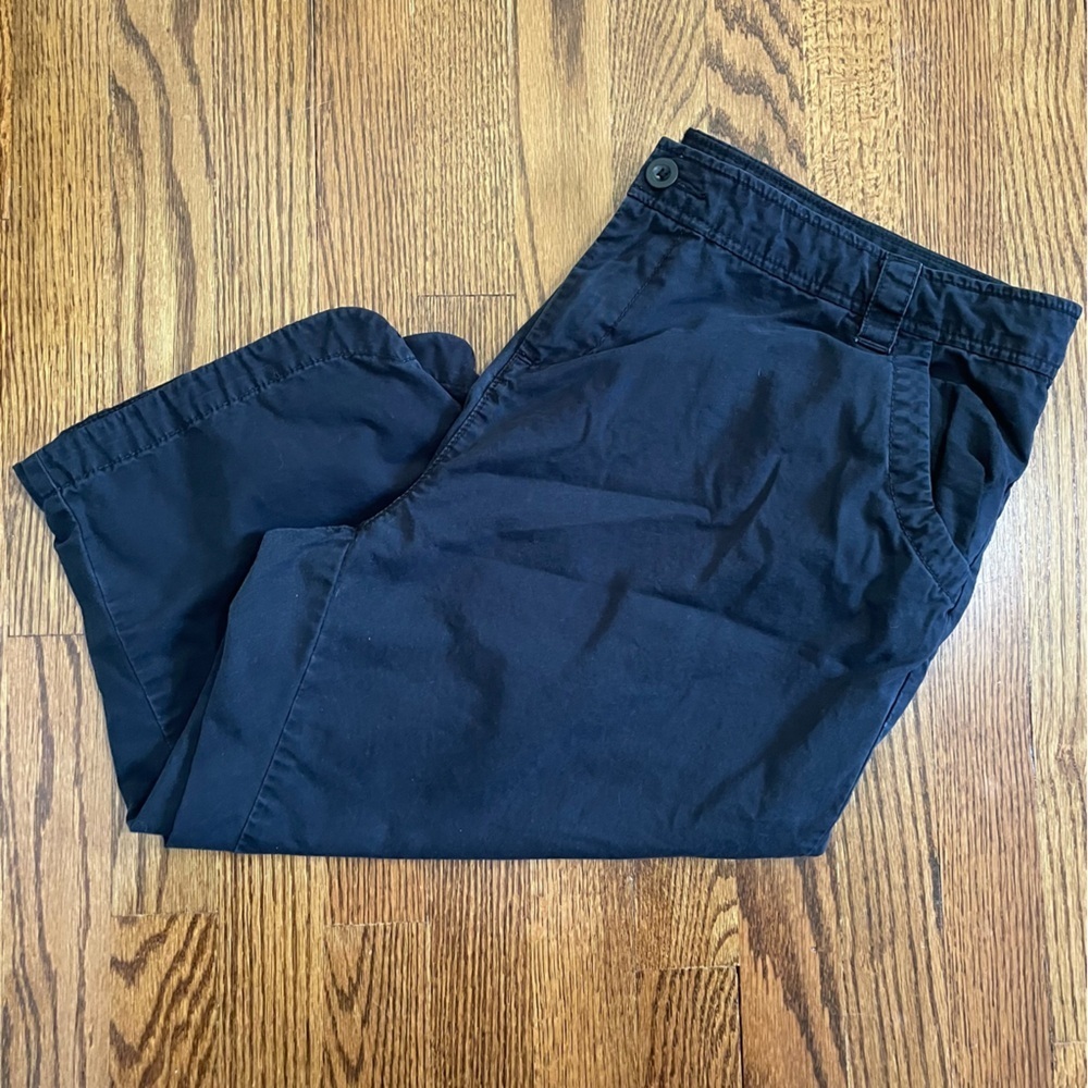 Old Navy Mid Rise Mid Length Black Shorts Size 18